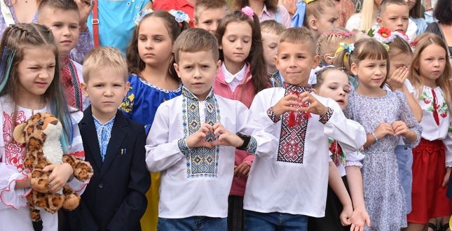 Голова Оболонської РДА Кирило Фесик привітав оболонські родини з Днем знань