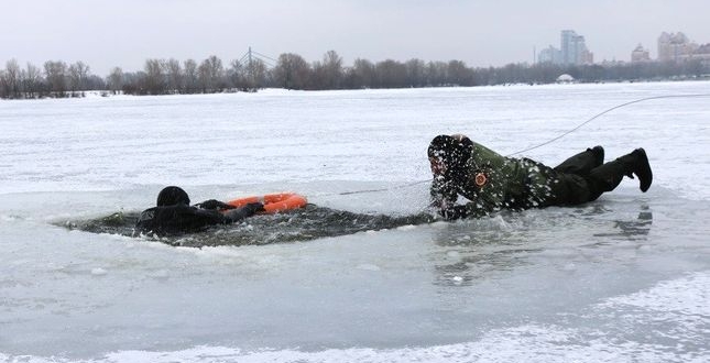 Рятувальники Оболонського РУ ГУ ДСНС України у м. Києві провели профілактичний рейд щодо безпечного перебування на льоду